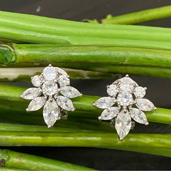 Unsigned Silver-tone Marquis Clear Crystal Cluster Omega Clip Pierced Earrings - Picture 6 of 12